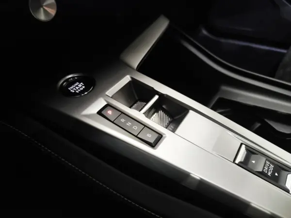 Peugeot 408 1.6 Hybrid GT e-EAT8 16