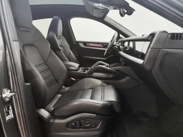 Porsche Cayenne Coupé E-Hybrid 38