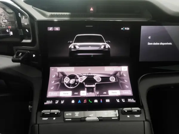 Porsche Cayenne Electric 27