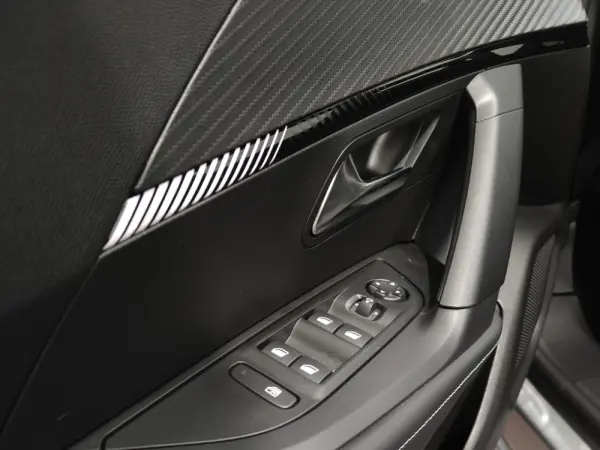 Peugeot e-2008 54 kWh Allure 8