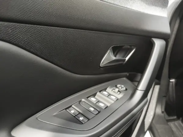 Peugeot 308 SW 1.2 PureTech Allure 9
