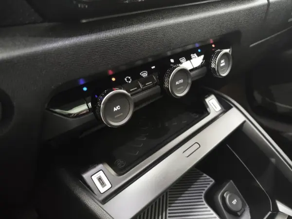 Citroen C4 X 1.2 PureTech Max EAT8 10