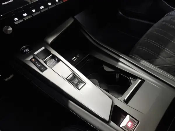 Peugeot 408 1.6 Hybrid GT e-EAT8 17