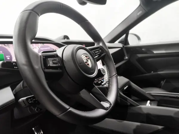 Porsche Cayenne Electric 14