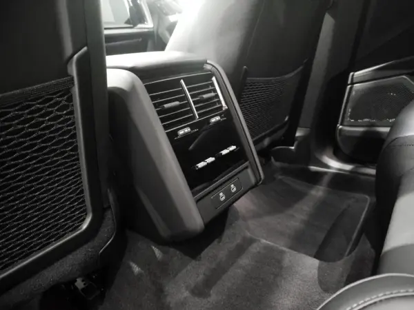Porsche Cayenne Electric 7