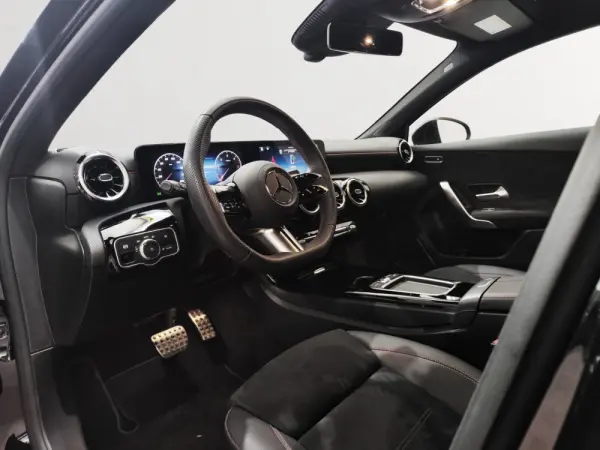 Mercedes-Benz A 180 d AMG 5