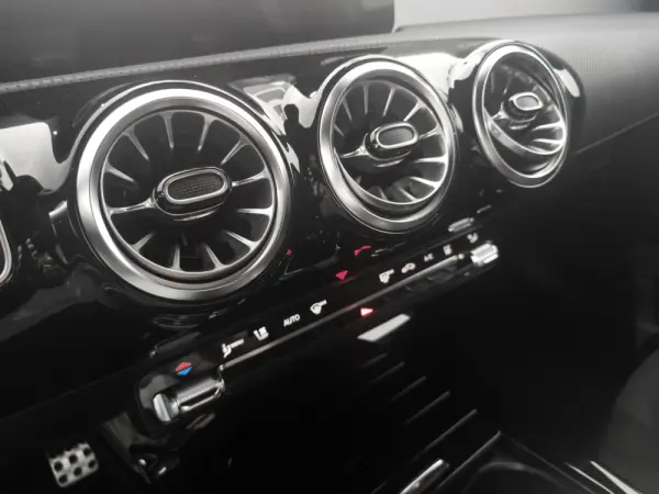 Mercedes-Benz A 250 e 15
