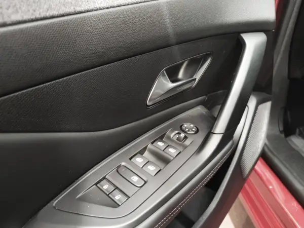 Peugeot 308 SW 1.2 PureTech Allure EAT8 15