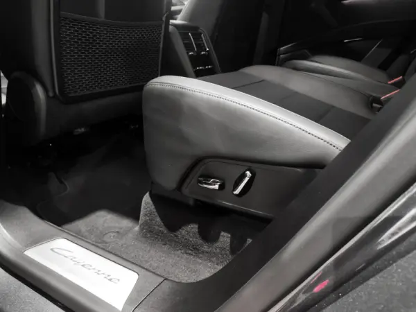 Porsche Cayenne Electric 8