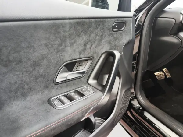 Mercedes-Benz A 180 d AMG 9