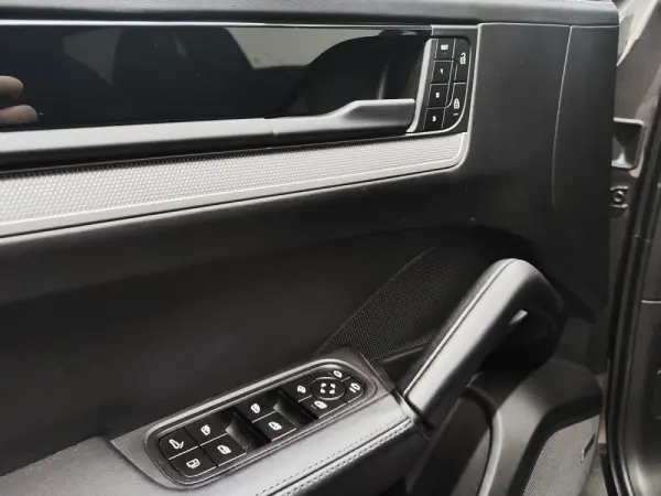 Porsche Cayenne Coupé E-Hybrid 14