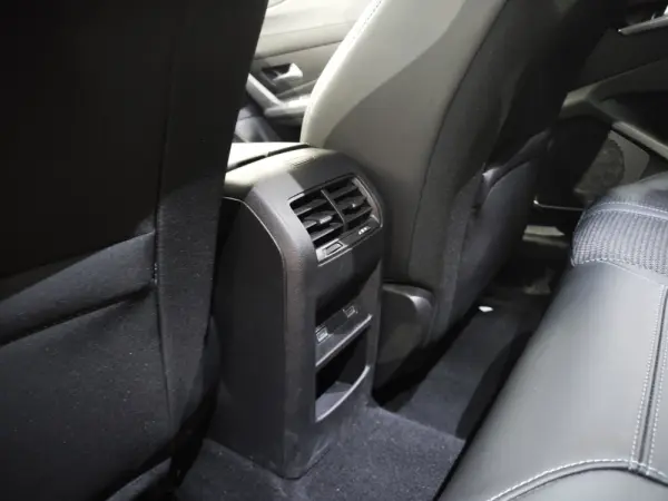 Peugeot 308 SW 1.2 PureTech Allure EAT8 12