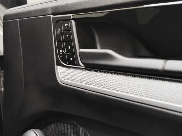 Porsche Cayenne Coupé E-Hybrid 44