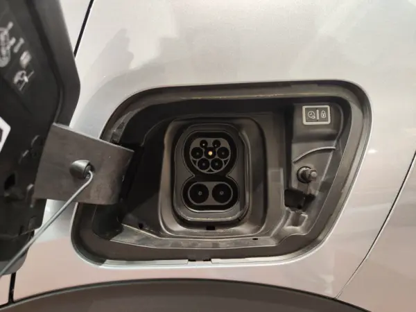 Peugeot e-2008 54 kWh Allure 28