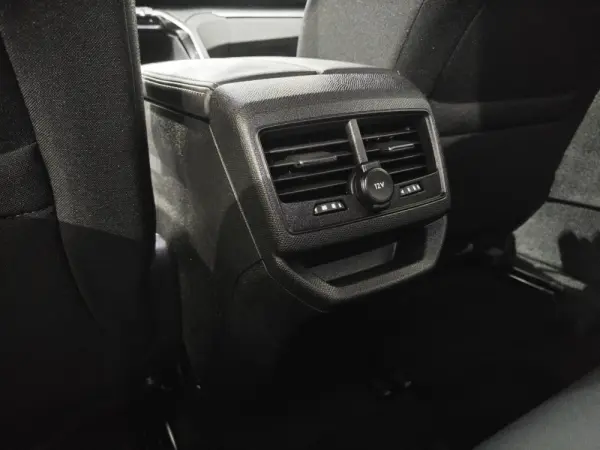 Peugeot 3008 1.6 Hybrid Allure e-EAT8 6