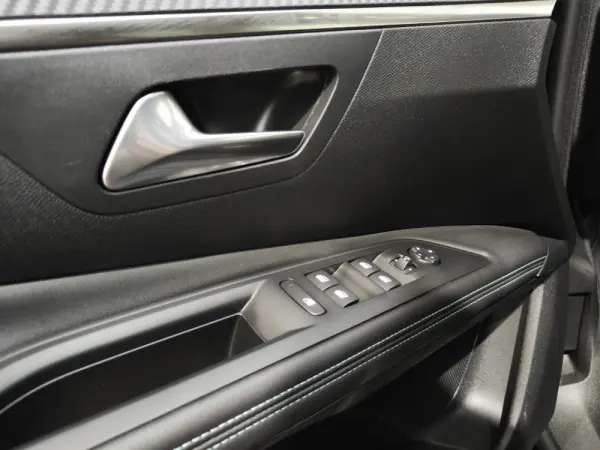 Peugeot 3008 1.6 Hybrid Allure e-EAT8 7