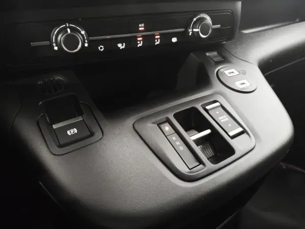 Peugeot e-Partner XL Eletrico 136cv - Bateria 50kwh 15