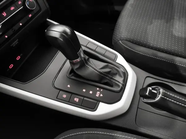 SEAT Arona 1.0 TSI Style DSG 13