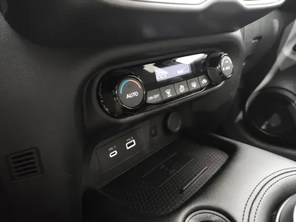 Nissan Juke 1.0 DIG-T N-Connecta DCT 13