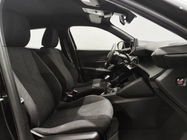 Peugeot 2008 1.2 PureTech Style 6