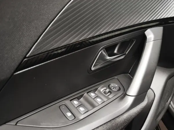 Peugeot 2008 1.2 PureTech Style 9
