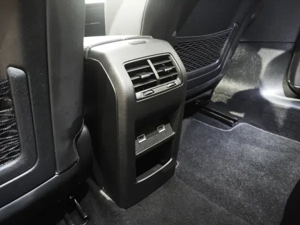 Peugeot 408 1.6 Hybrid GT e-EAT8 9