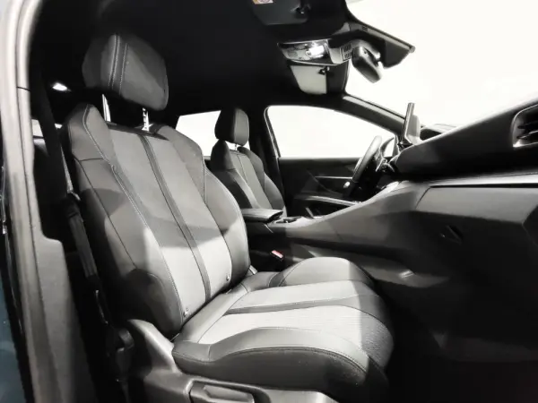 Peugeot 3008 1.6 Hybrid Allure e-EAT8 22