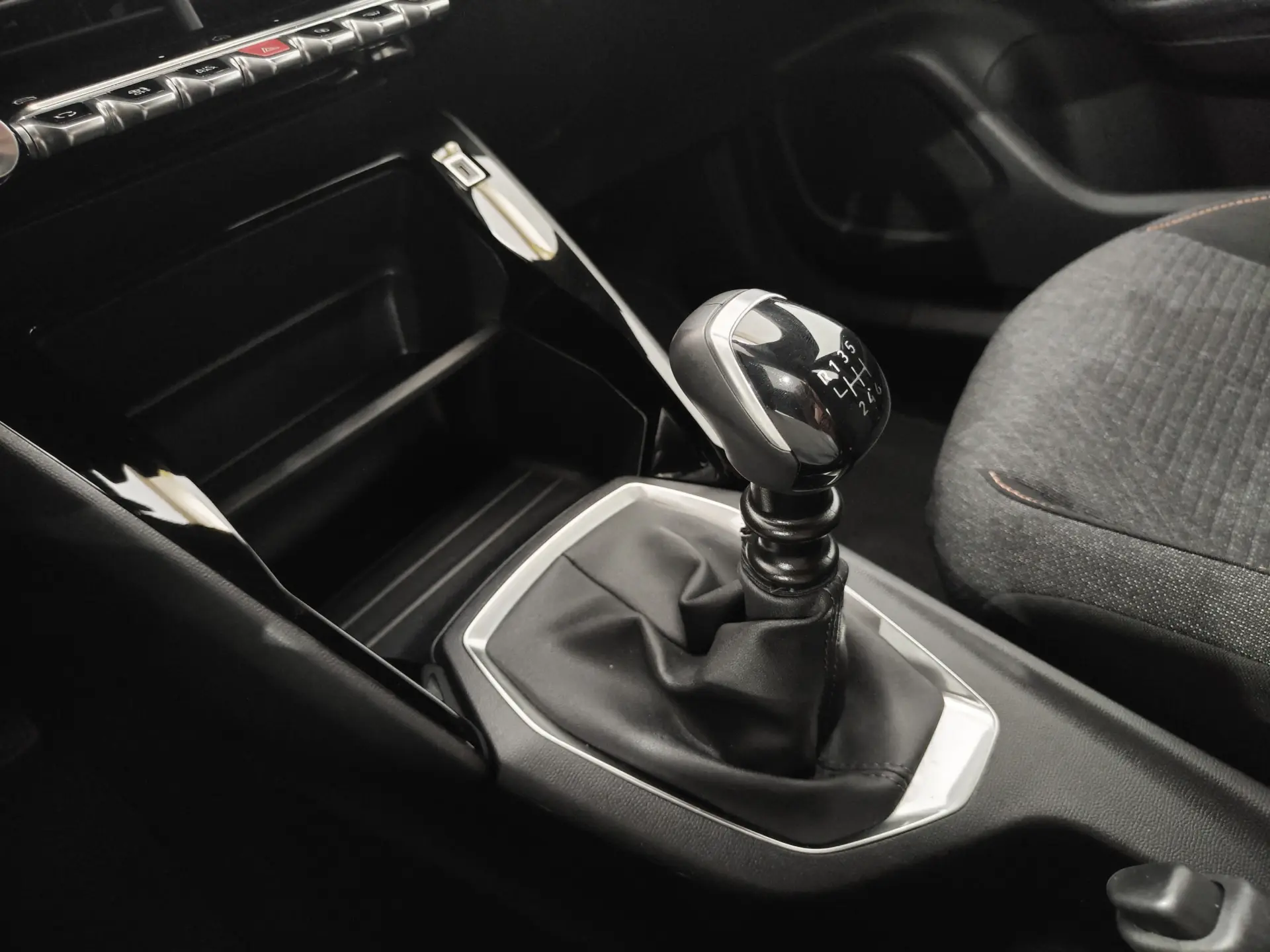 Peugeot 2008 1.2 PureTech Style 14