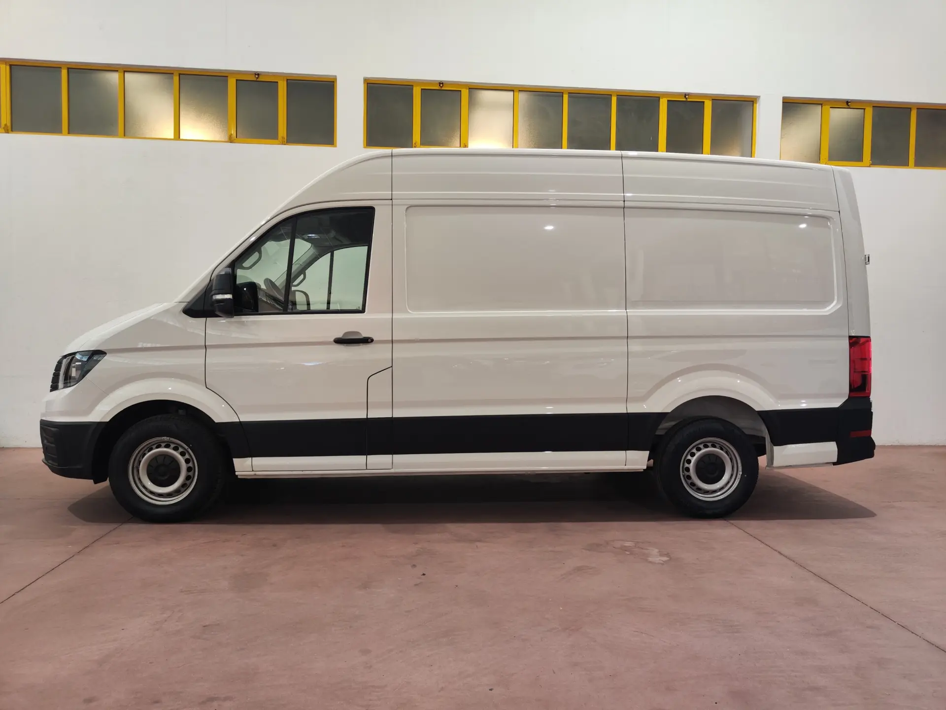 Volkswagen Crafter 35 2.0 TDI L3H3 5