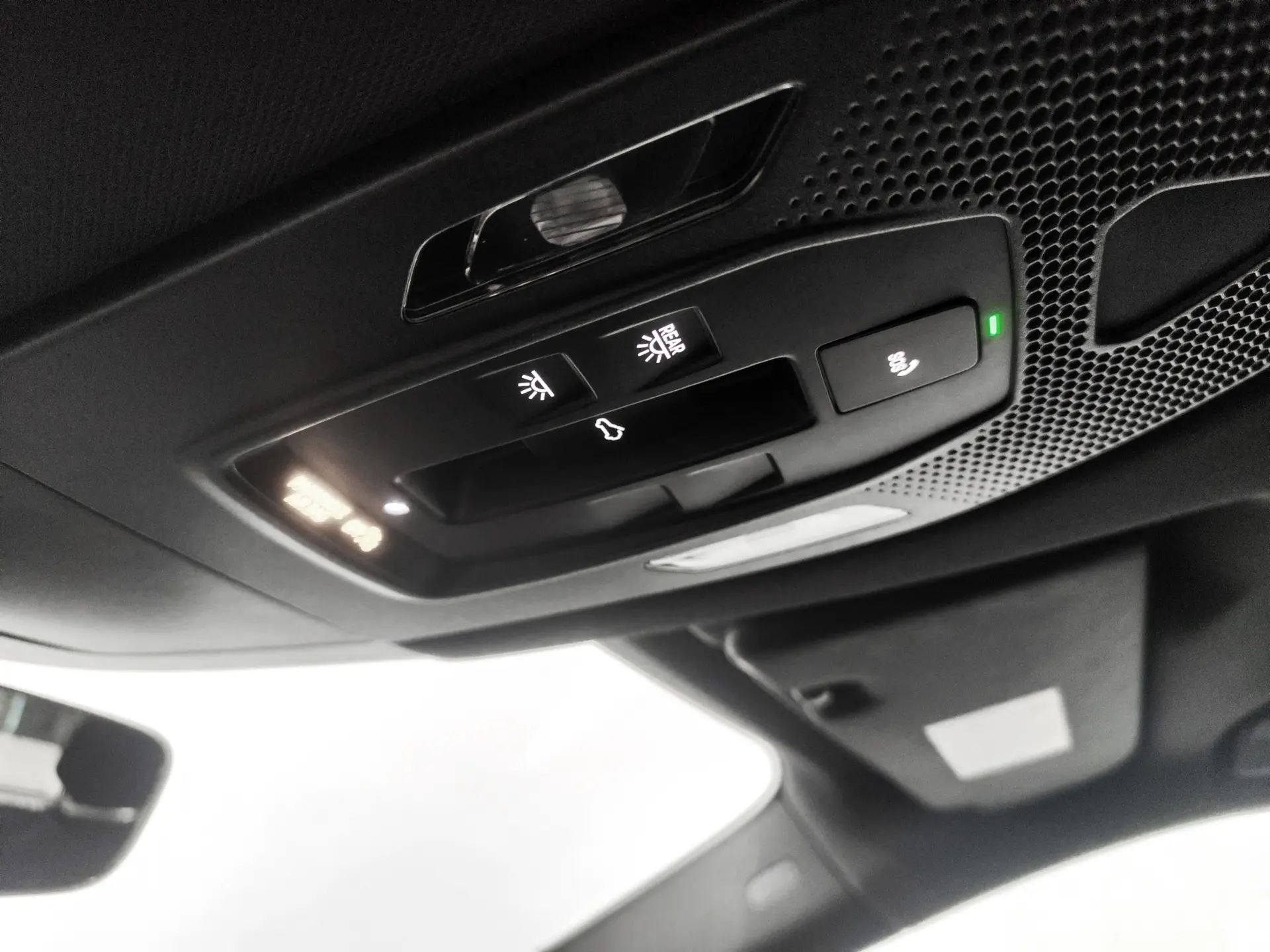 Porsche Cayenne Electric 32