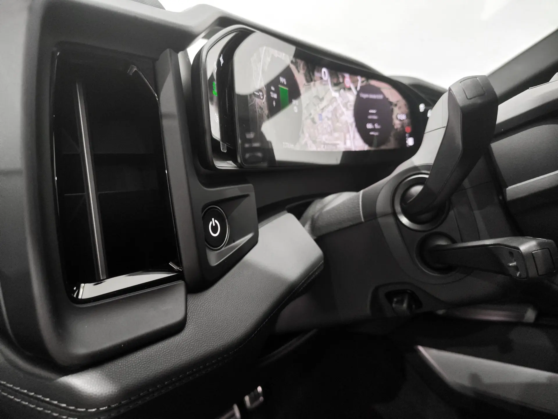 Porsche Cayenne Electric 12