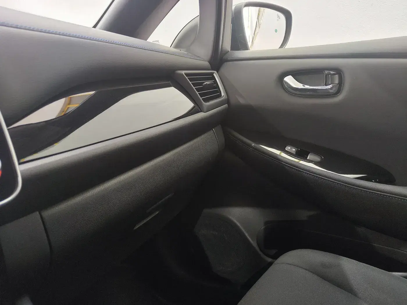 Nissan Leaf N-Connecta 21