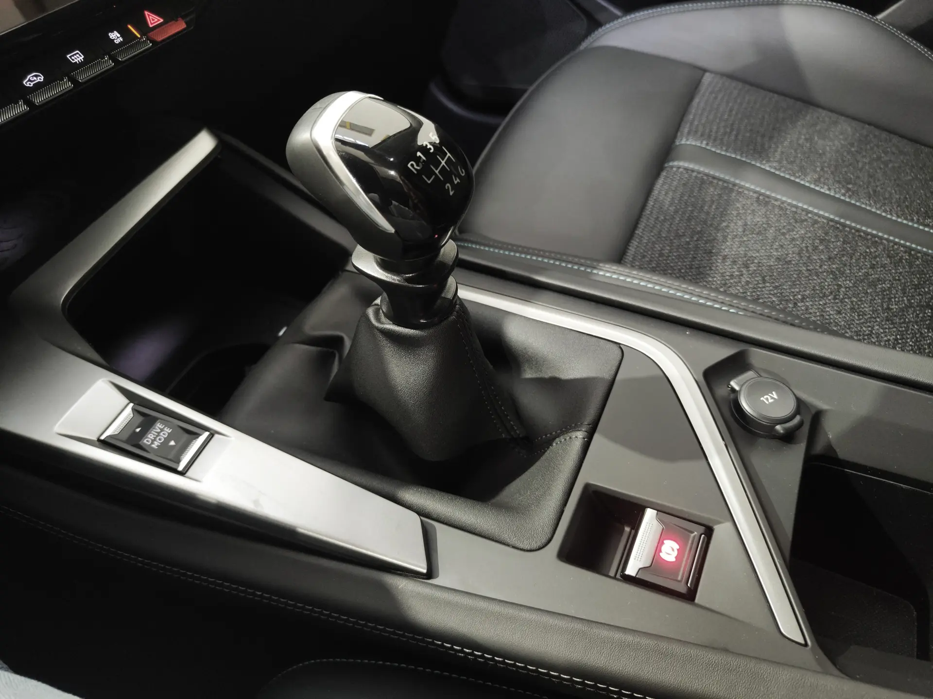 Peugeot 308 SW 1.2 PureTech Allure 19