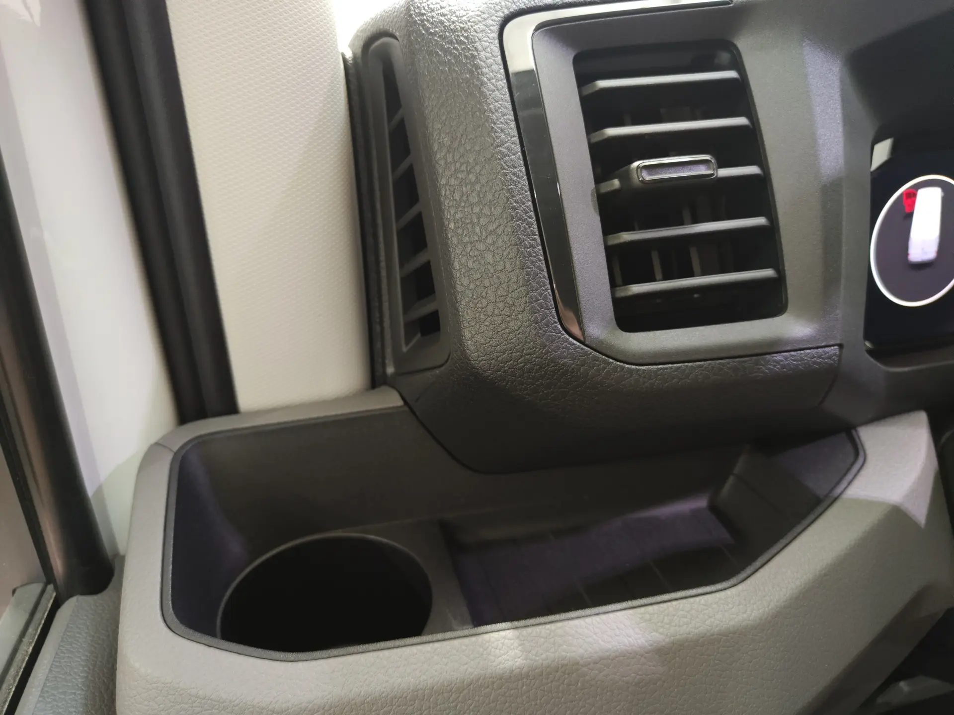 Volkswagen Crafter 35 2.0 TDI L3H3 18