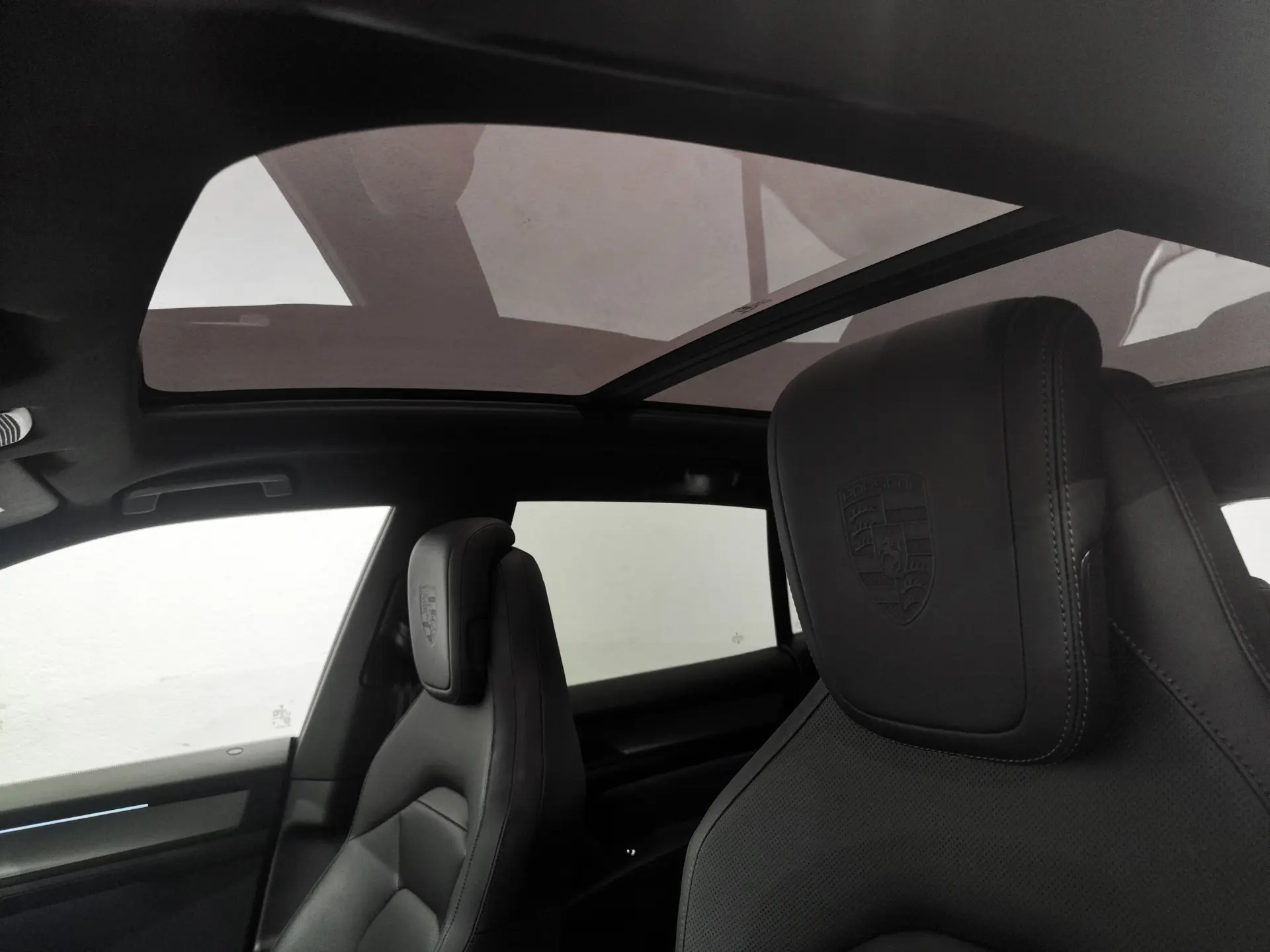 Porsche Cayenne Electric 33