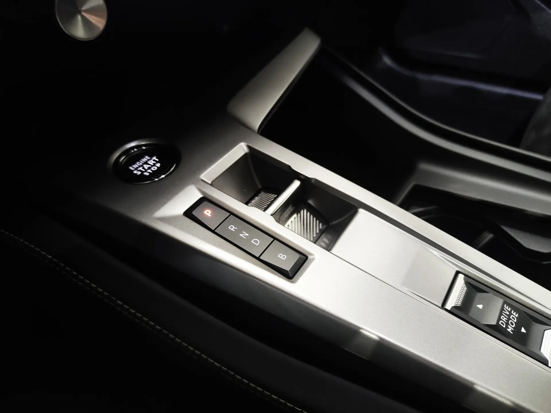 Peugeot 408 1.6 Hybrid GT e-EAT8 16