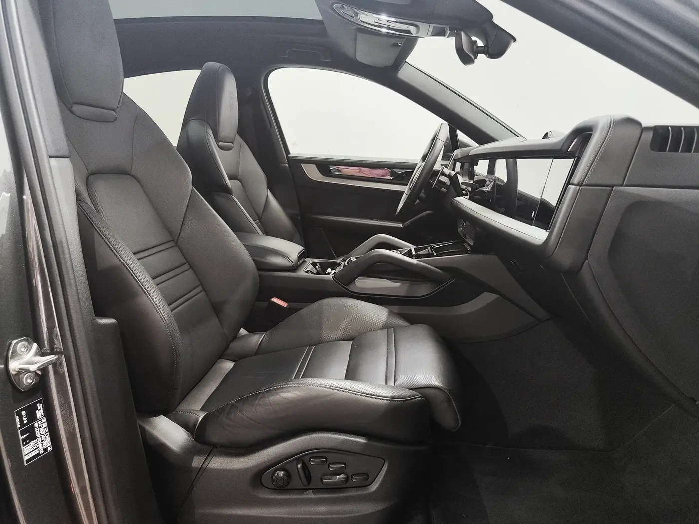 Porsche Cayenne Coupé E-Hybrid 38