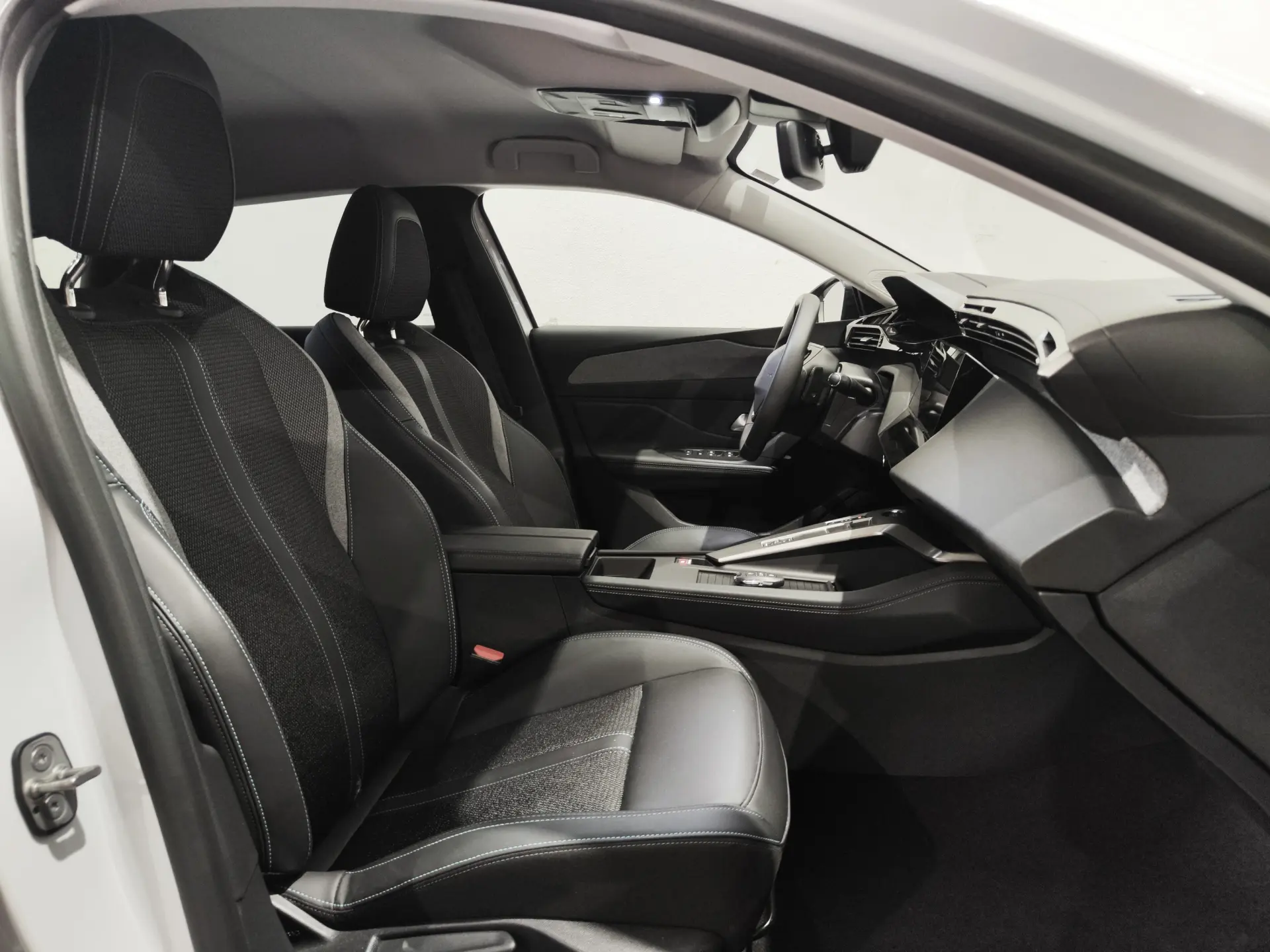 Peugeot 308 SW 1.2 PureTech Allure EAT8 6