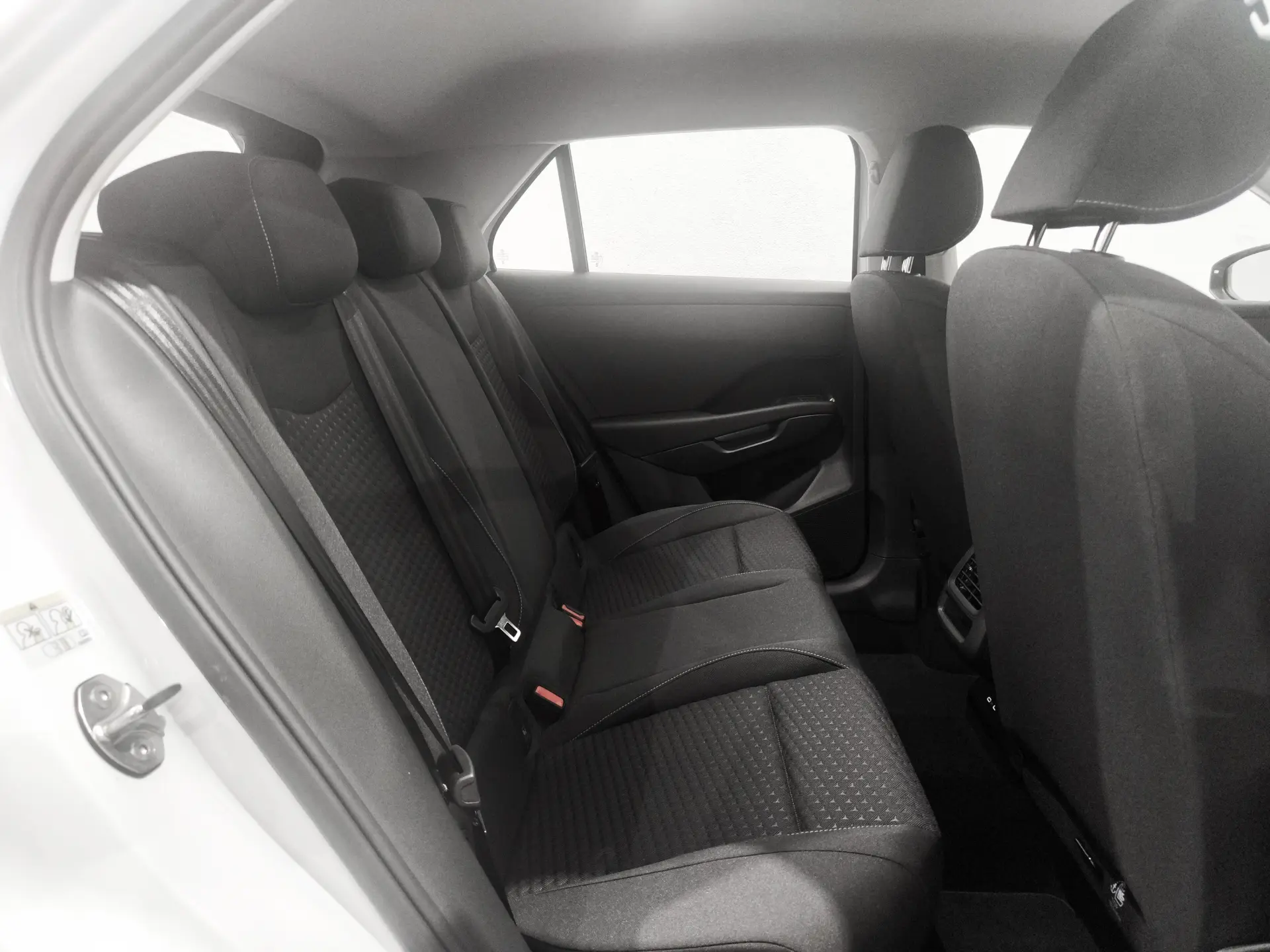 Volkswagen T-Roc 1.5 eTSI Trend DSG 24