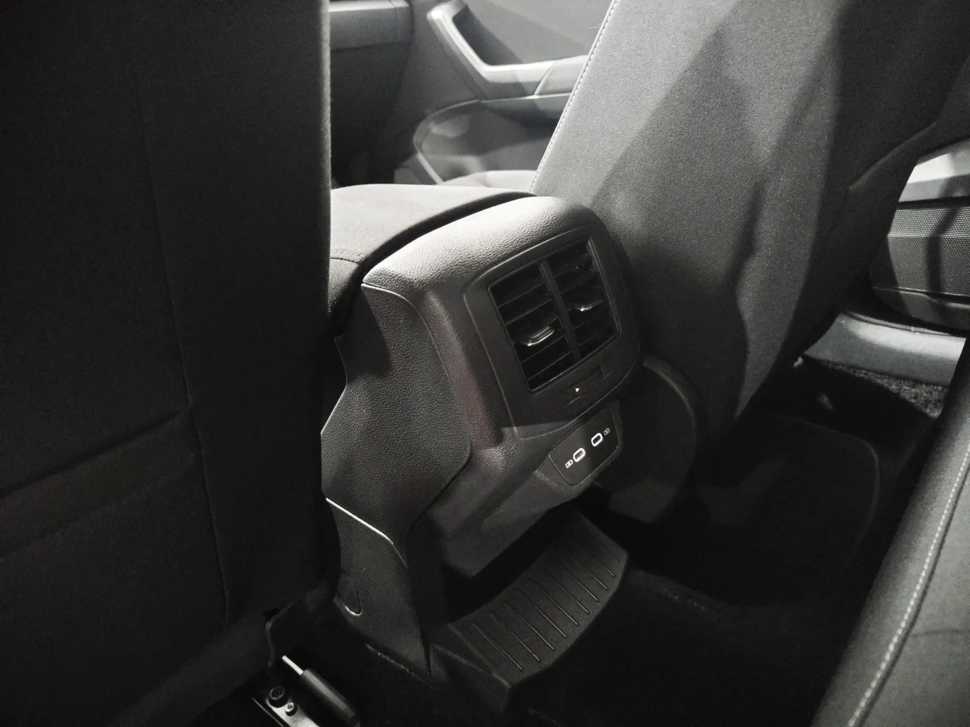 Volkswagen T-Roc 1.0 TSI 8