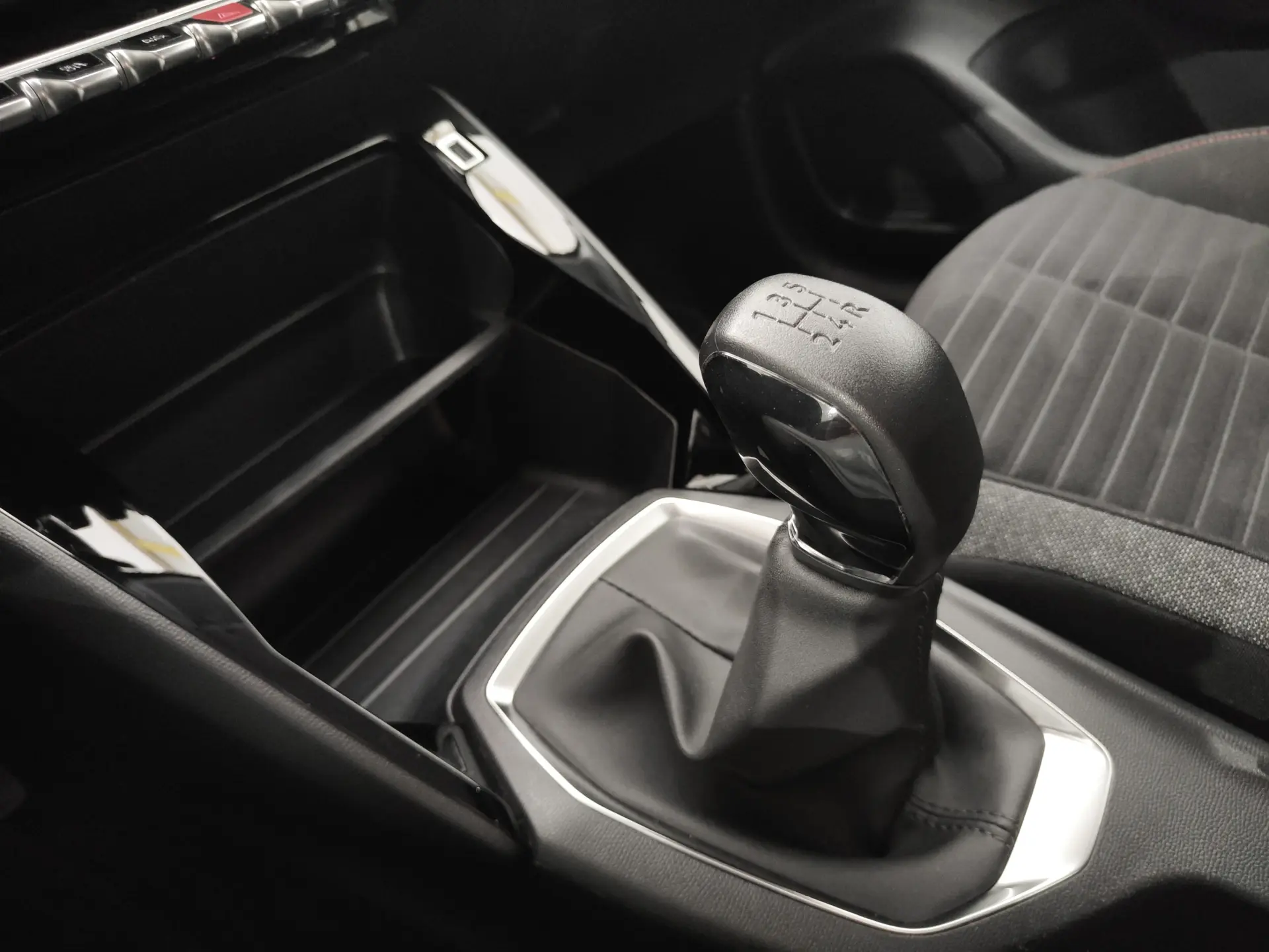 Peugeot 208 1.2 PureTech Active Pack 15