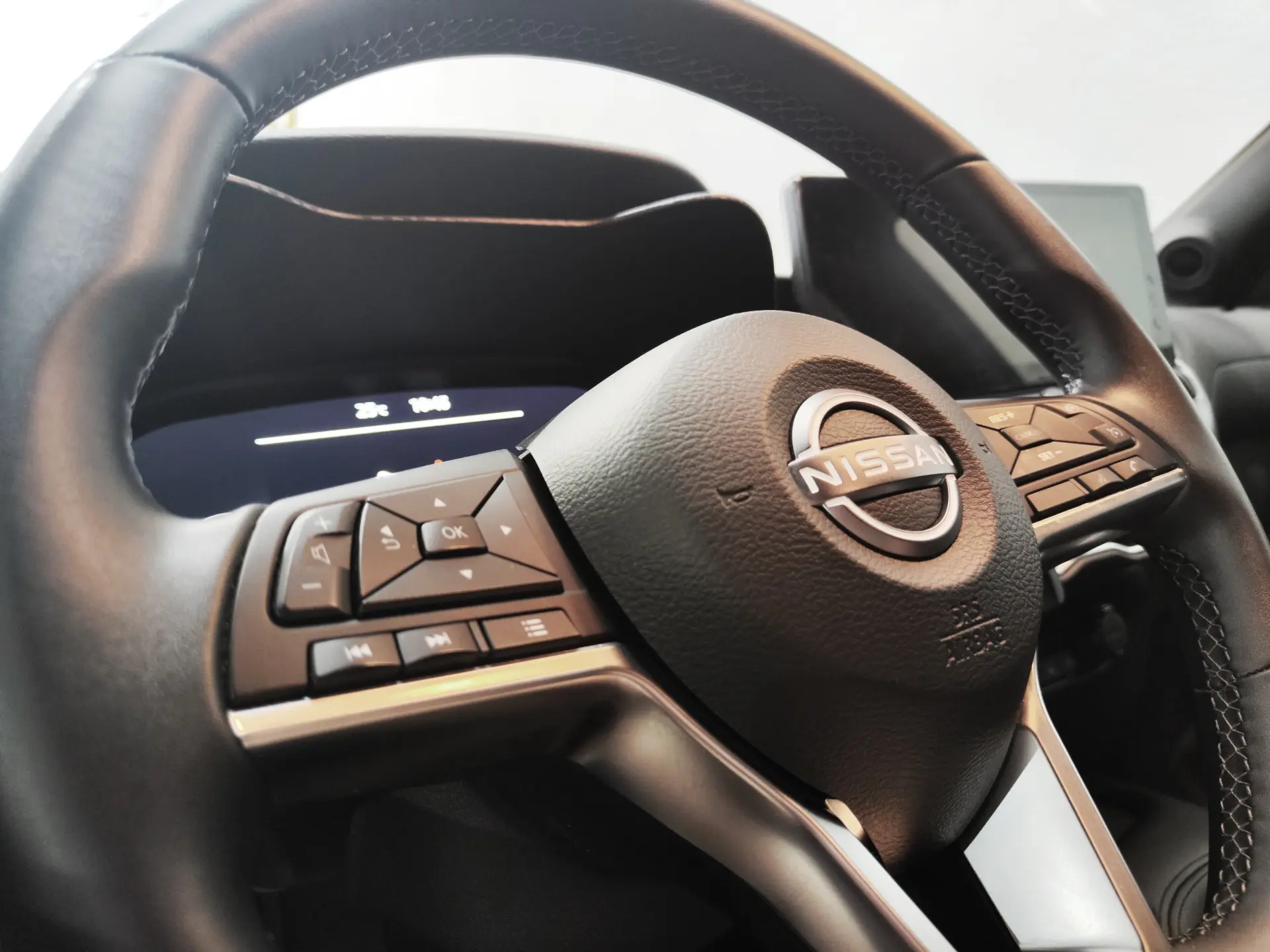 Nissan Juke 1.0 DIG-T N-Connecta DCT 11