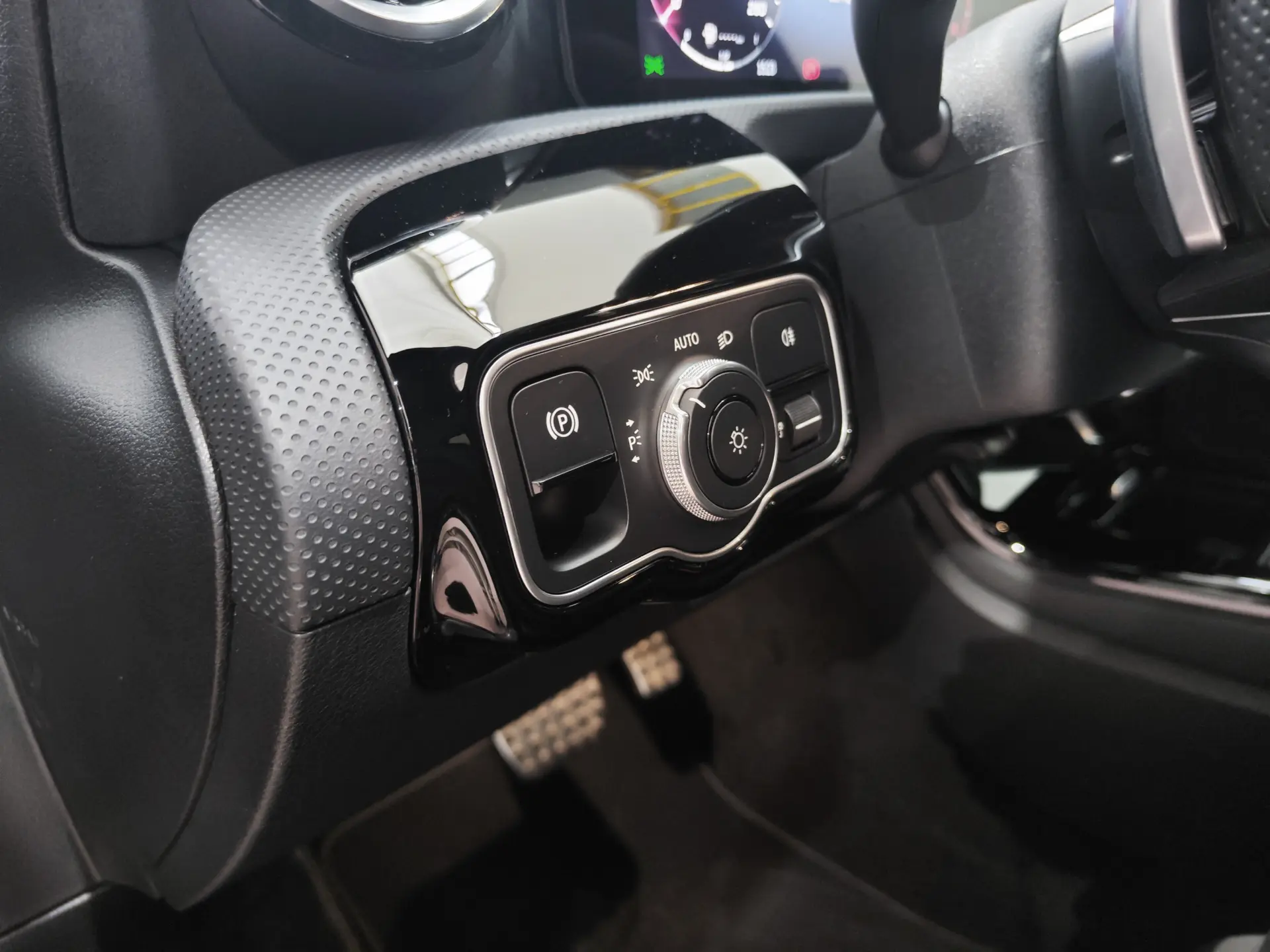 Mercedes-Benz A 180 d AMG 10