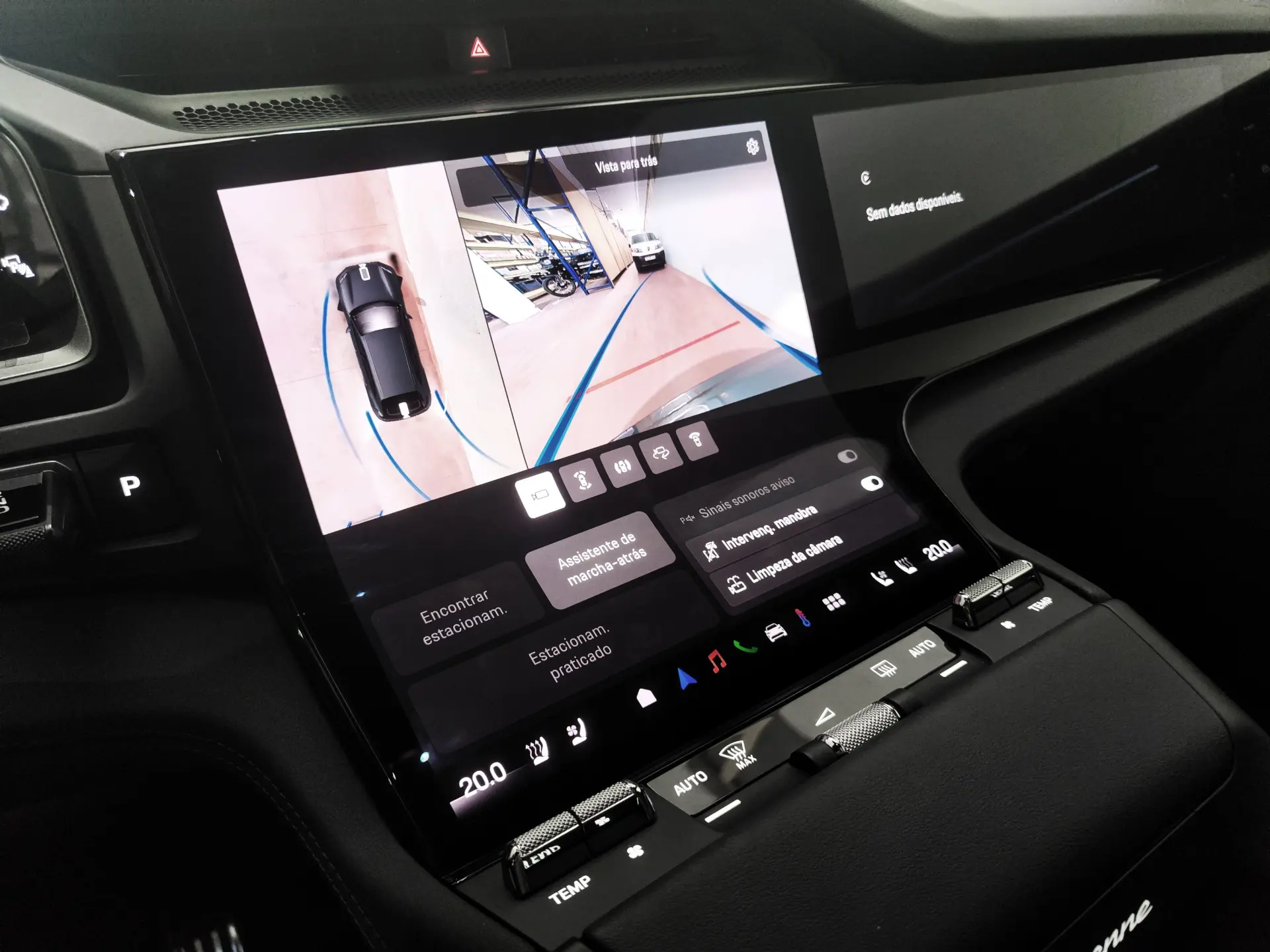 Porsche Cayenne Electric 28