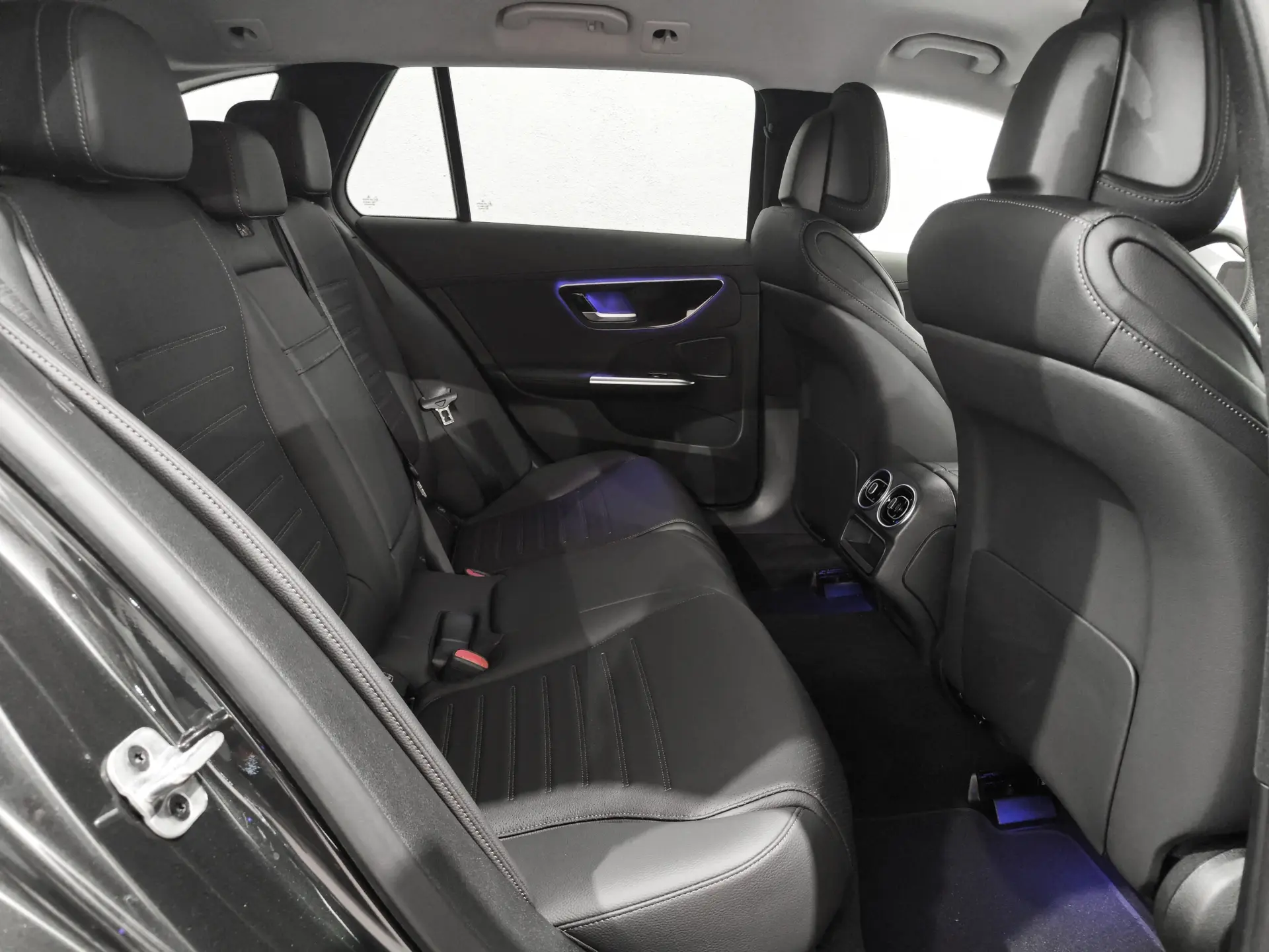 Mercedes-Benz C 300 e AMG Line 27