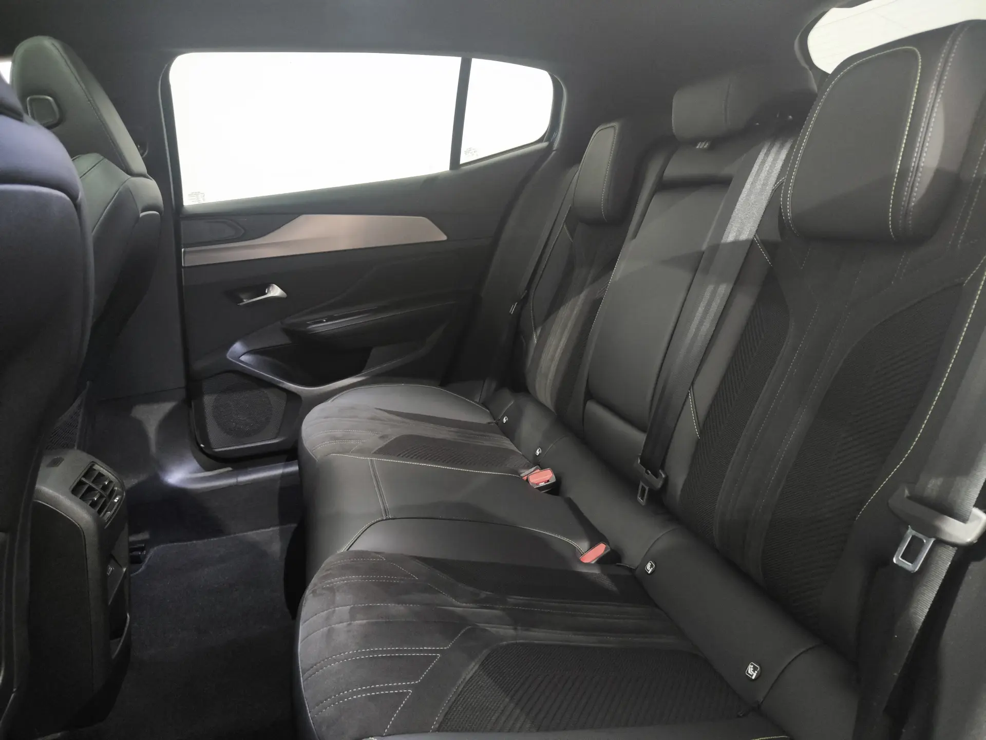 Peugeot 408 1.6 Hybrid GT e-EAT8 8