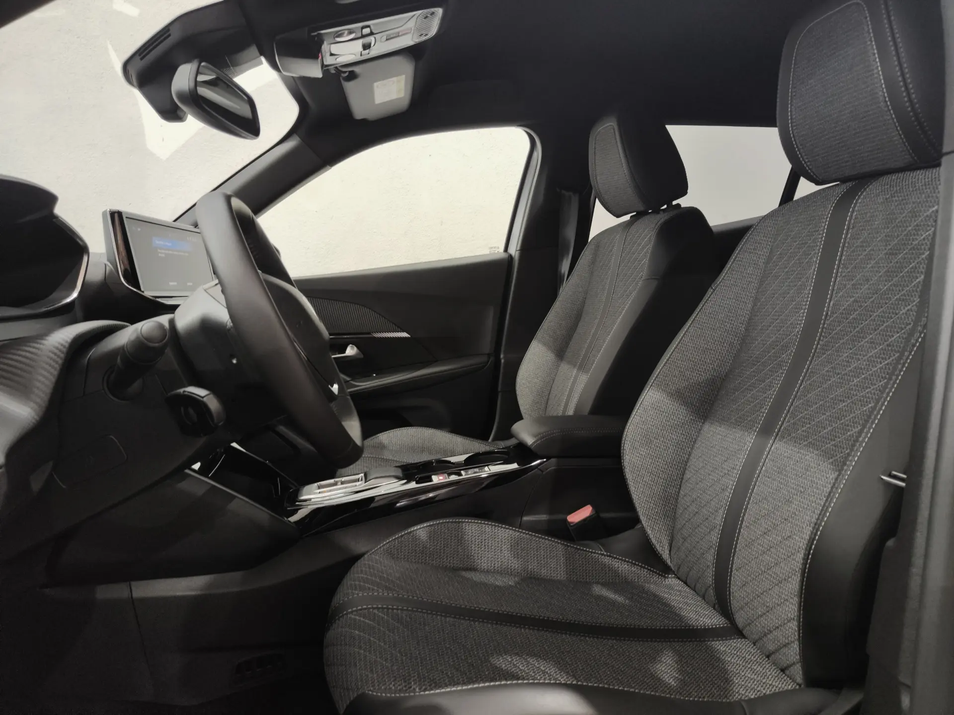 Peugeot e-2008 54 kWh Allure 9