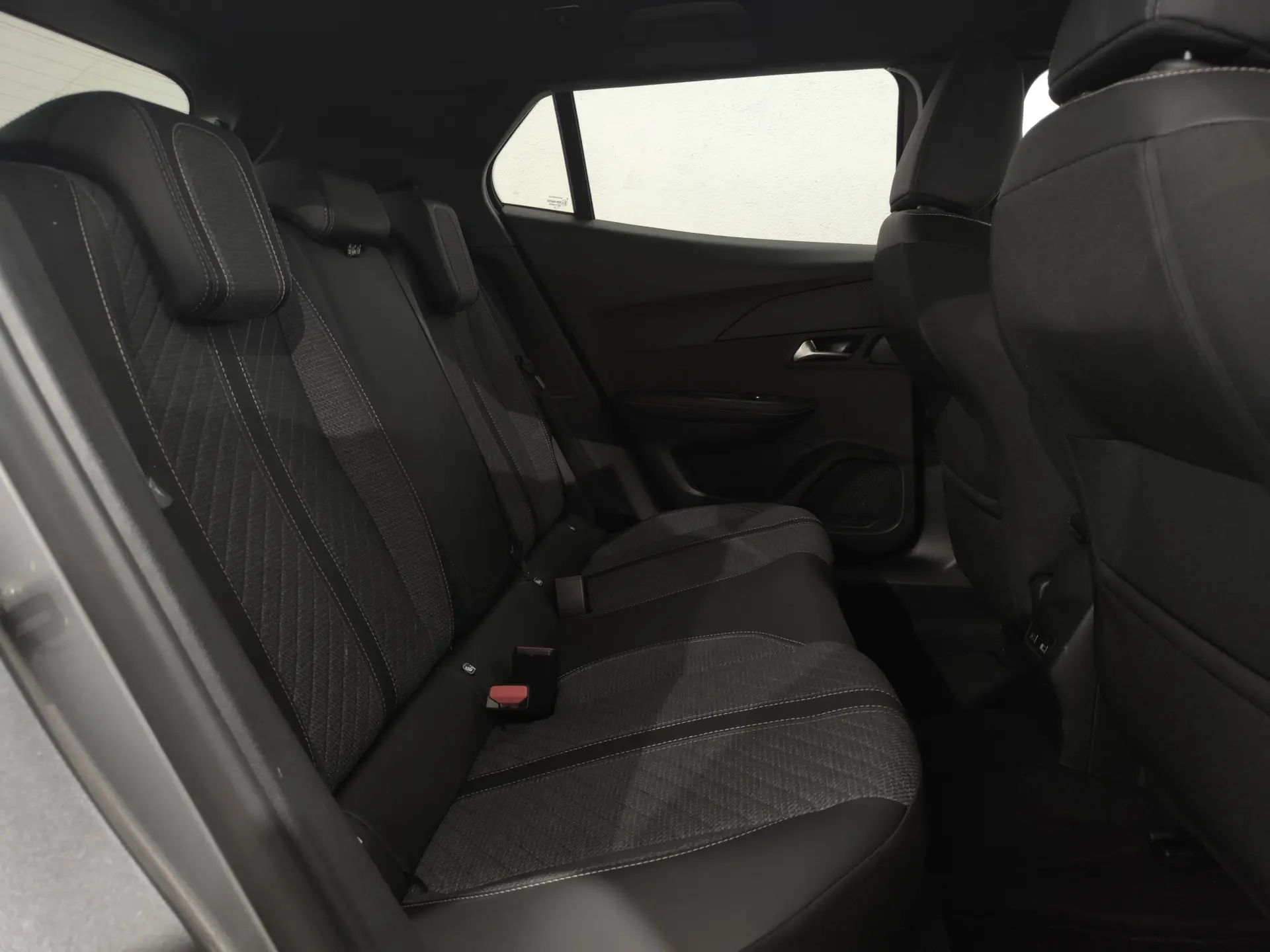 Peugeot e-2008 54 kWh Allure 24