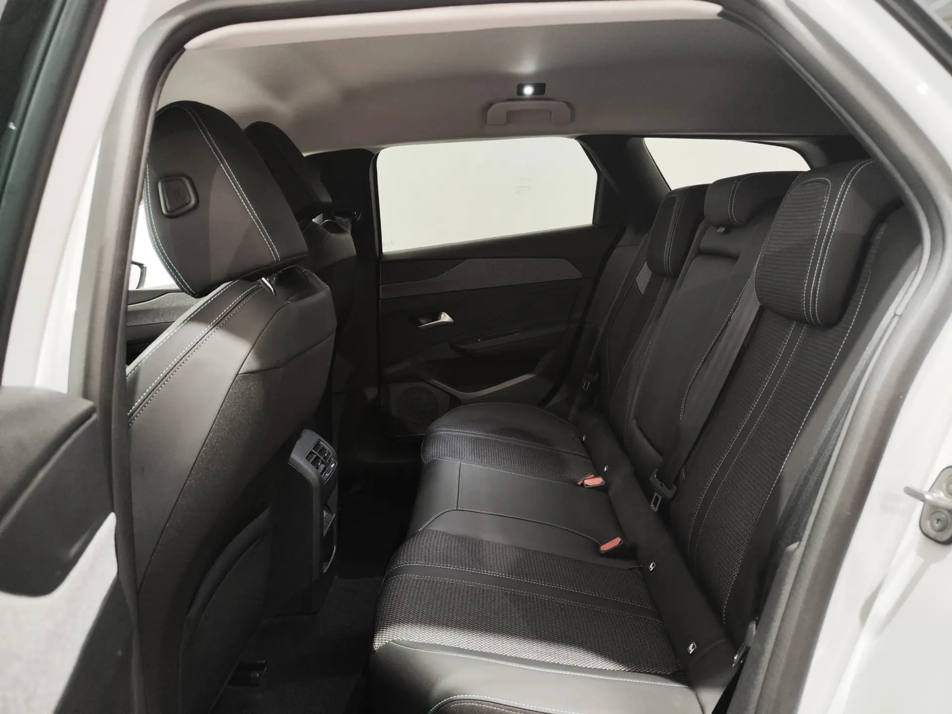 Peugeot 308 SW 1.2 PureTech Allure EAT8 10