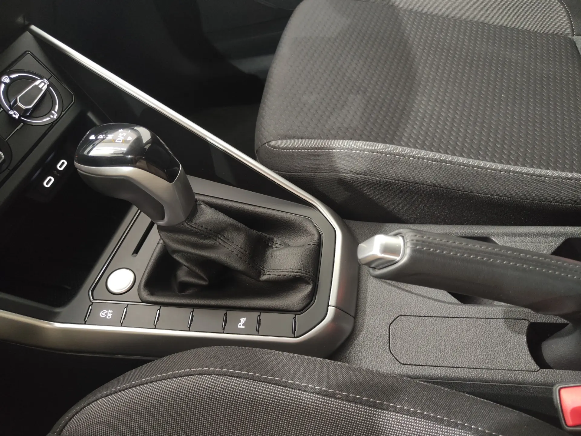 Volkswagen Taigo 1.0 TSI Urban DSG 18